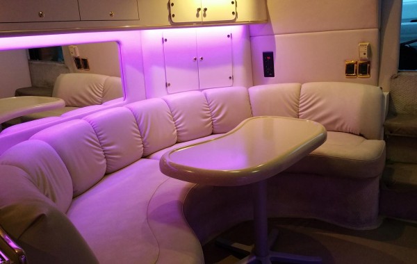 Stiletto I – Salon