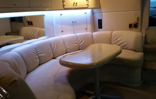 Stiletto I – Salon